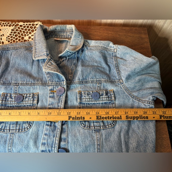 Bill Blass Vintage 90’s Light Blue Denim Jacket with Navy Bill Blass Buttons - Picture 8 of 9